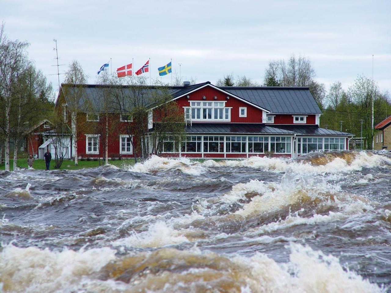 Kukkolaforsen Turist & Konferens Hotel Exterior photo